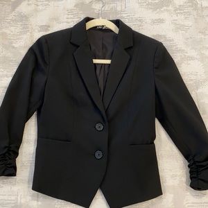 BLACK SHIRRED SLEEVE BLAZER